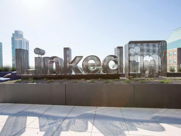 Job Seekers Top 3 Priorities Right Now according to LinkedIn